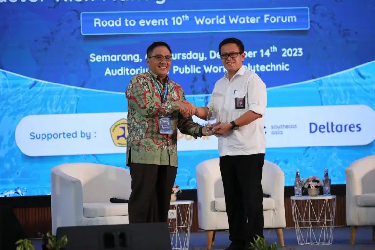 SEMINAR INTERNASIONAL HYBRID SEMINAR From Risk to Resilience : Collaborating for Effective Water Related Disaster Risk Management in Climate Change