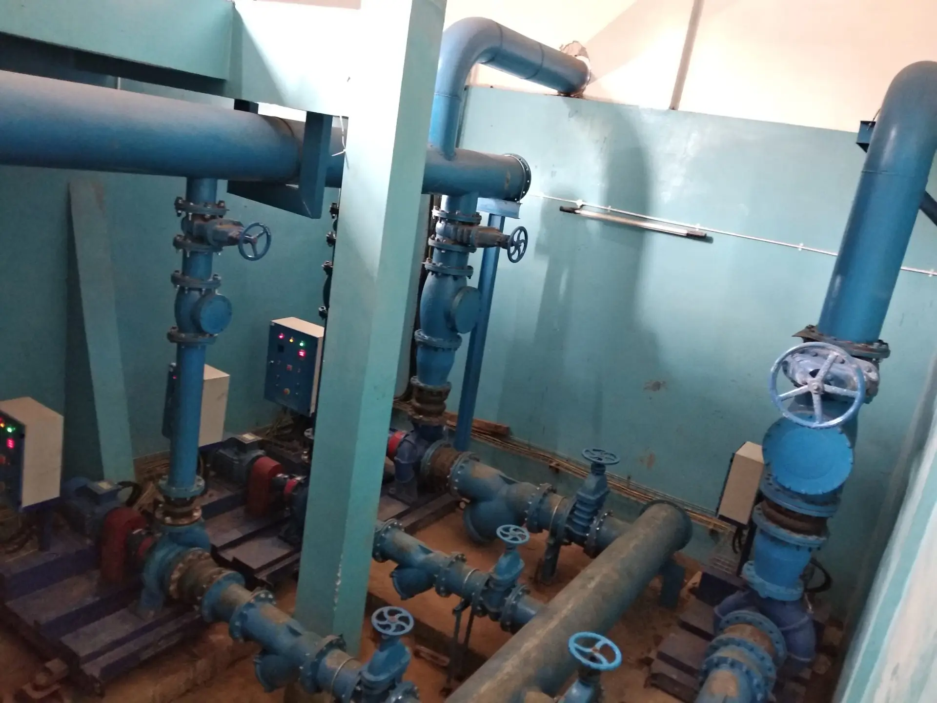 pompa air dugunakan untuk memompa air dari groundwater menuju kolam simulasi