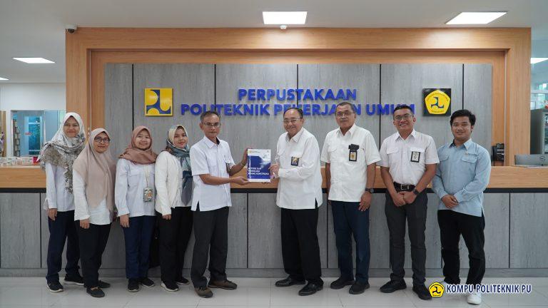 Perpustakaan Politeknik Pekerjaan Umum mendapat Kunjungan dari Pustakawan Permukiman dan Perumahan