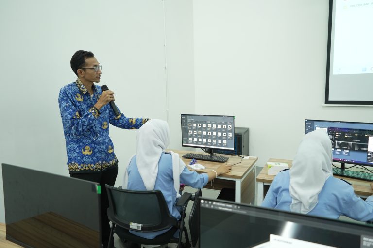 Prodi TKBG PUtech Ajak Siswa SMKN 1 Blora Mengenal Teknologi BIM