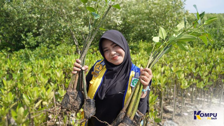 Mahasiswa TKJJ PUtech Gelar Aksi Penanaman Mangrove di Eduwisata Mangrove Camar