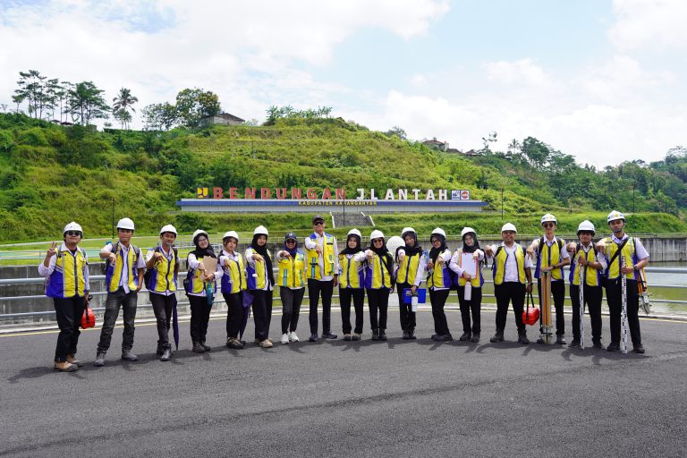 Kuliah Lapangan ke Bendungan Jlantah Karanganyar, Pelajari Estimasi Biaya dan Quantity Surveyor Bangunan Air